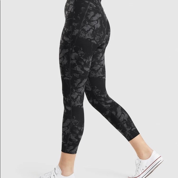 Gym shark x kkfit black camo workout set (leggings and bra) - Picture 2 of 4
